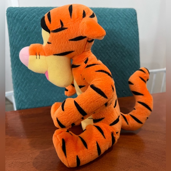 Vintage Tigger plush from Winnie the Pooh - Picture 4 of 7